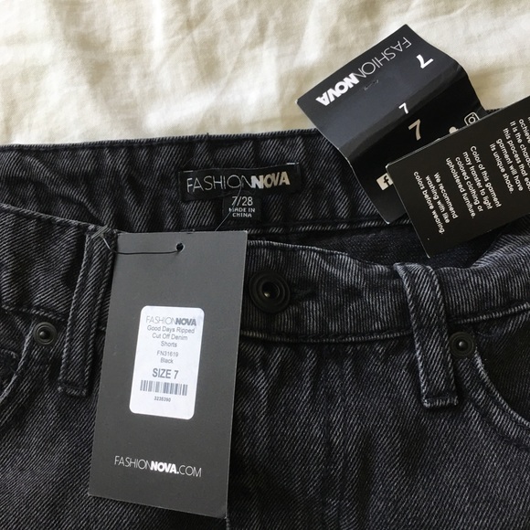 Fashion Nova good days ripped jean short sz 7/Med - Picture 14 of 15